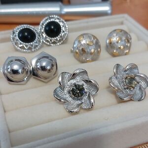 Lot Of 4 Vintage Silvertone Clip On Earrings Flower Button 1"